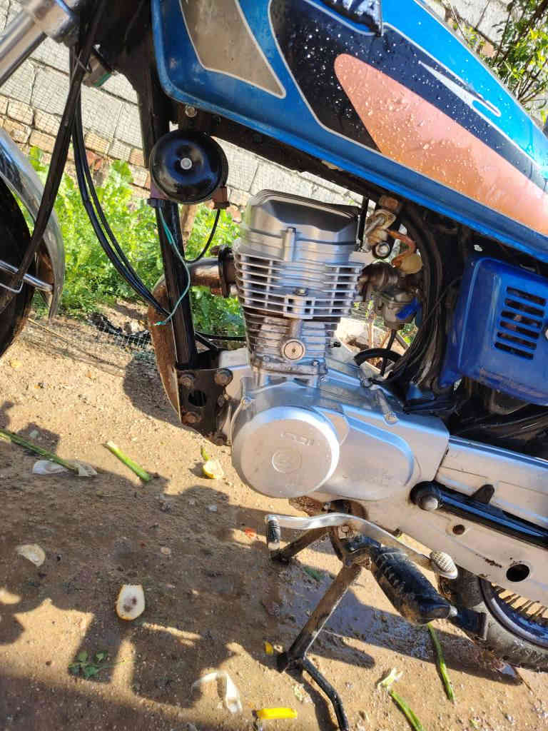 سلام عليكم دراجه ايراني اربع كير كامله مثل ما بالصوره مجفته  مره وحده لا ذب دهن دراجه خير من الله حلوه ونضيفه سعره ٣٥٠وبيه مجال قليل مكاني نجف كوفه جسر الامام علي رقم الموبايل *********** النجف, العراق
