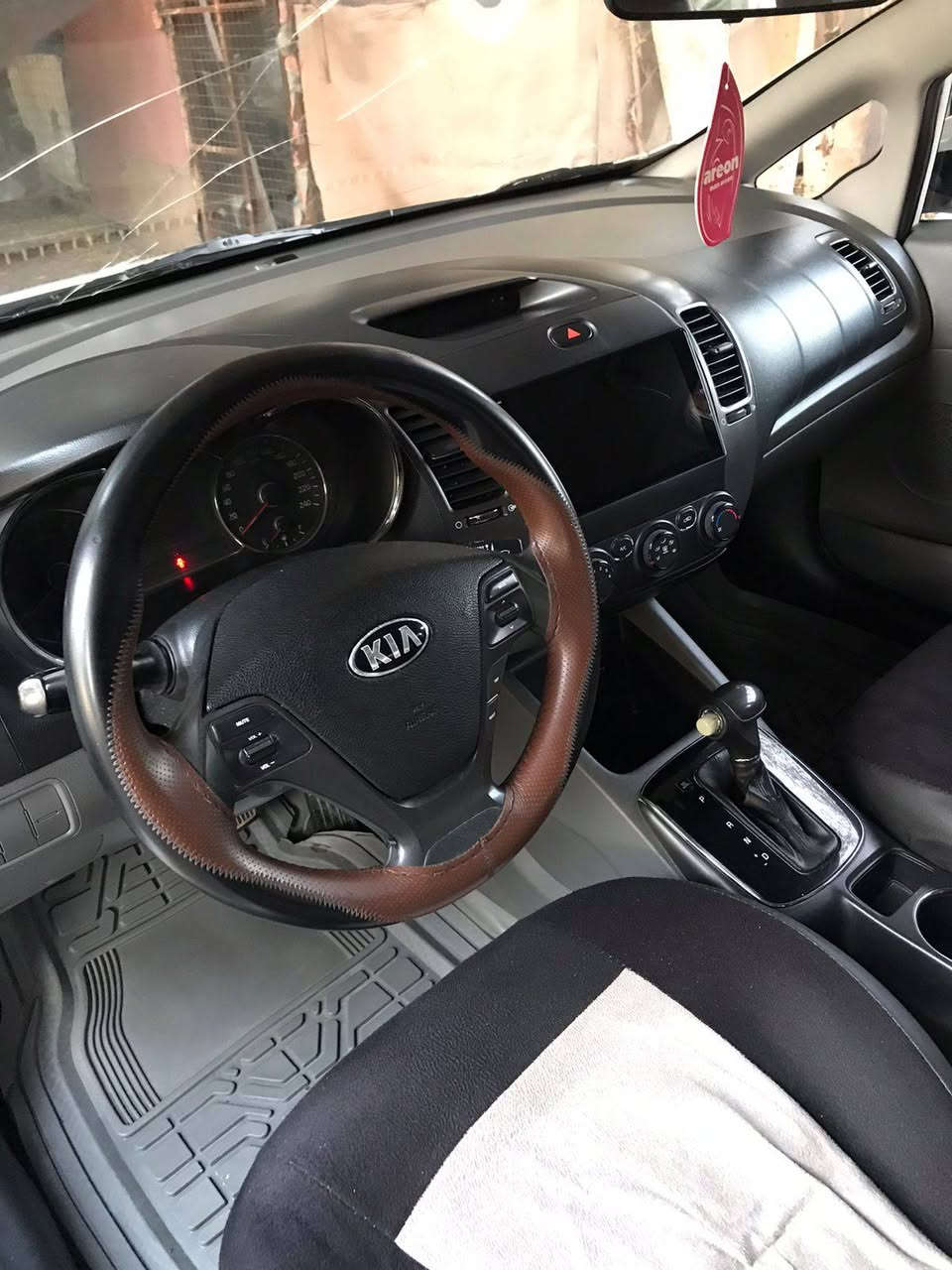 السلام عليكم سيراتو ٢٠١٨ فول عده الفتحه
١بصمه
٢كامره 
٣حساسات 
٤تحكم صوبين 
٥جلد بلادي هاي فوكا تلبيسه 
٦اربعه دسك
٧خمسه ويل كب بيها ويل كل البلادي بس ذني اني مخليهن  السياره رقم اربيل بسم شركه تريد تحويل تريد وكاله اي شي حاضر وهاي صفاحها موس صلوات السياره بيها دور مال جاملغ الخلفي انتبه الدور والباقي مكفول شوف العين بعد السياره مكانها نجف السعر ١٣٥وبيها مجال للستفسار ***********
