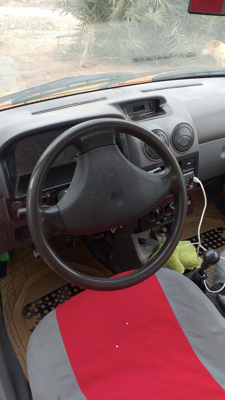 السلام عليكم سايبا ٢٠١٣
مصفره هيئه وغرامه وسنويه ٢٠٣١
السياره خير من الله 
سعره ٣٠ وبيه مجال 
غير متواجد ع فيس 
***********
