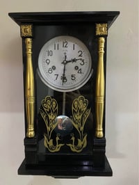 ساعات جدارية قديمة نظافة ٩٠ ٪؜ على البلاد بدون تصليح شغالات بالتمام كل...