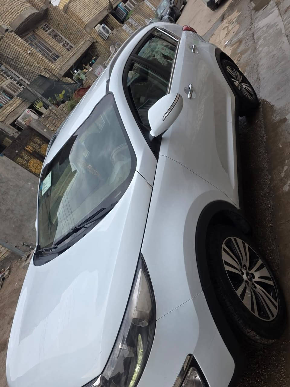 اسبورتج  موديل 2015,  رقم بغداد رقم انكليزي بسمي  خليجي محرك 2000دوش سياره ماشيه 138 مكفوبه من الضربه بيها بنيد بي شبر وطخه بل جاملغ مسويها سياره كلش حلوه مال بيت محرك وكير  جداد تبريد شغال كهربائيات كلها شغاله صدرها هسه مبدله جديد تايرات تخم جديد سياره جاهزه لآخر حبه اي نقص ما بيها مكاني بغداد الشعب جامع الشروفي سعر 160 $$$$وبيها مجال  ***********
