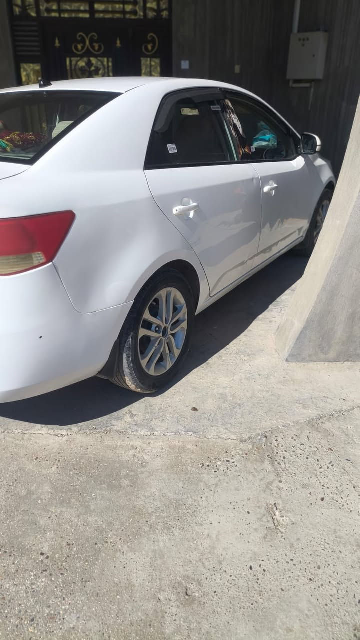 السلام عليكم من رخصة الادمن المحترم
سيراتو موديل 2012 خليجي لون ابيض محرك 1600
بيها جاملغ خلفي مصبوغ وباب خلفي بي صبغ ع كد شبر  تبريد تدفئه كهربائيات كلهن شغاله والسياره خير من الله مابيها اي نقص رقم انبار تحويل مباشر السعر 100 وبيها مجال 
للأستفسار الاتصال ع ***********
(ملاحظه مكلف بالنشر)
