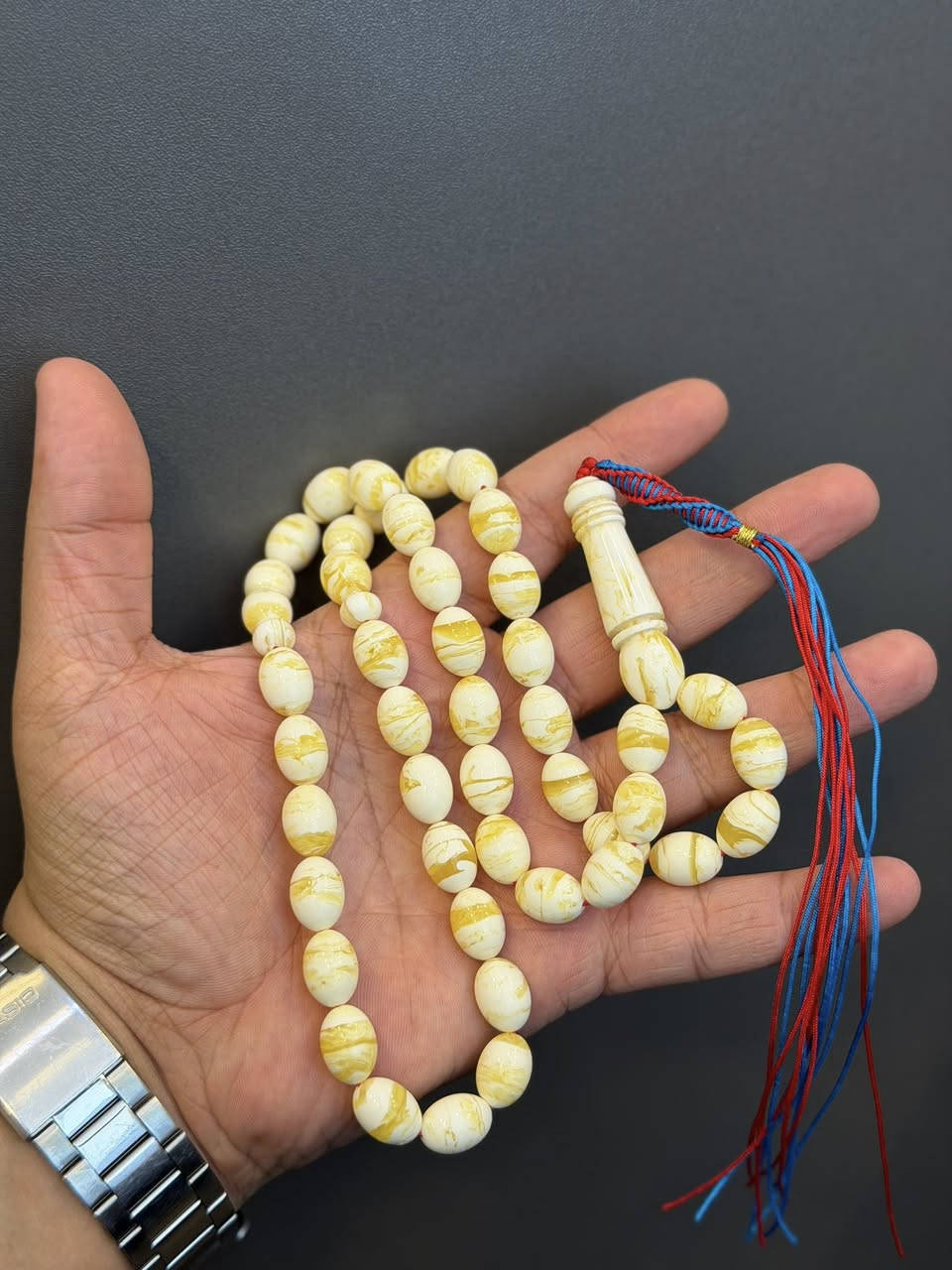 مستكه شبيه الكهرب🔥🤍
وتراب كهرب يطوف مي وملح ♥️

كصة كويتية و كصة بيض الحمام خشن وناعم 🩵

يوجد توصيل كافة محافضات العراق 

*********** واتساب
