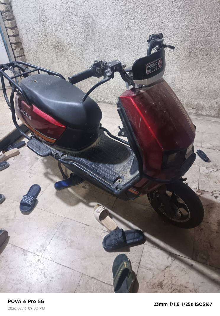 السلام عليكم شباب دراجتين شحن 
الحمرة عطل ملف فقط
والزركة بريكات ضعيفة فقط
للبيع ثنينهن سوة 650 
*********** بغداد, العراق
