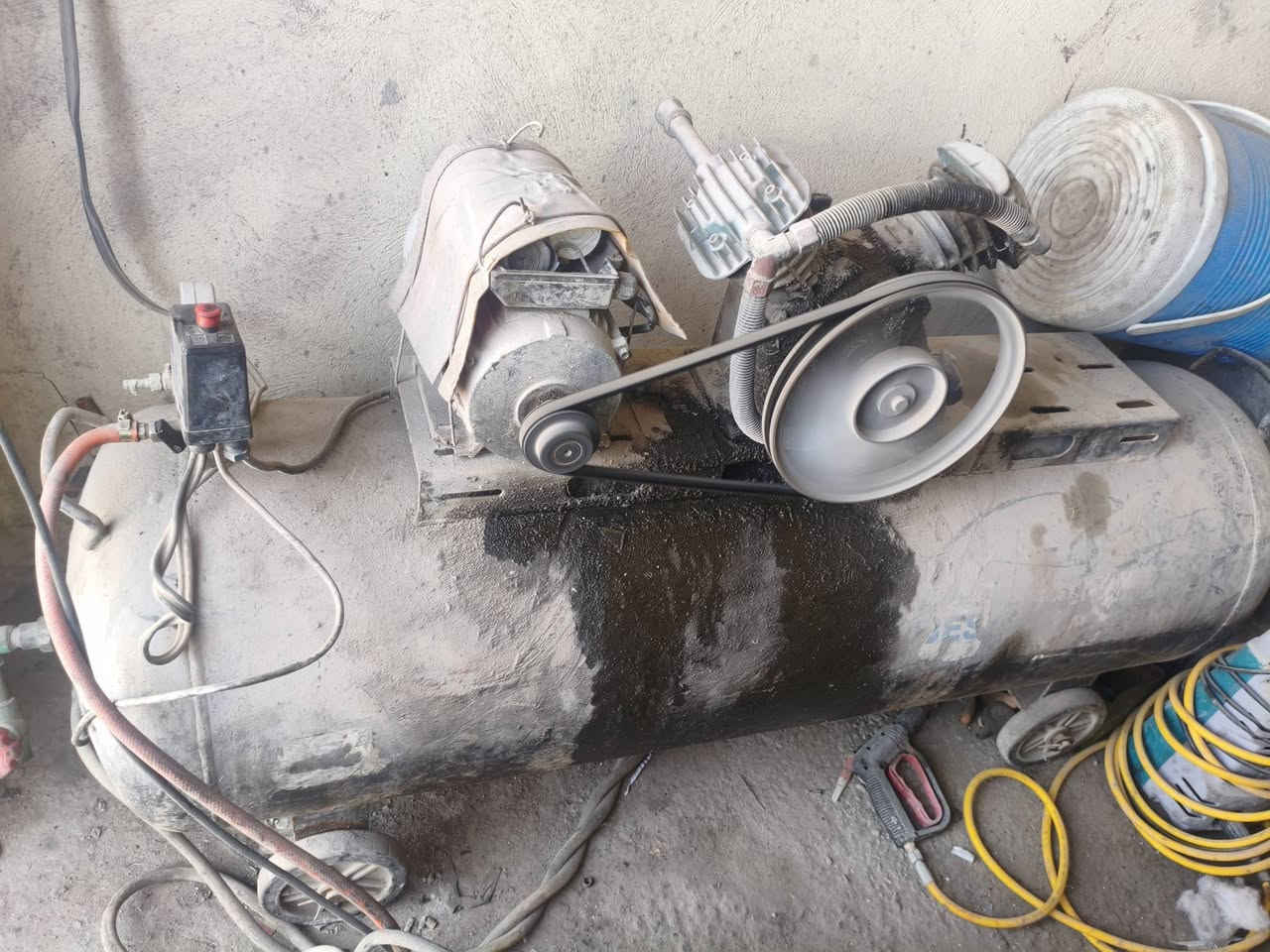 كمبريسر حجم 350شرط الشغل سعره400العنوان نجف حيدريه ***********
