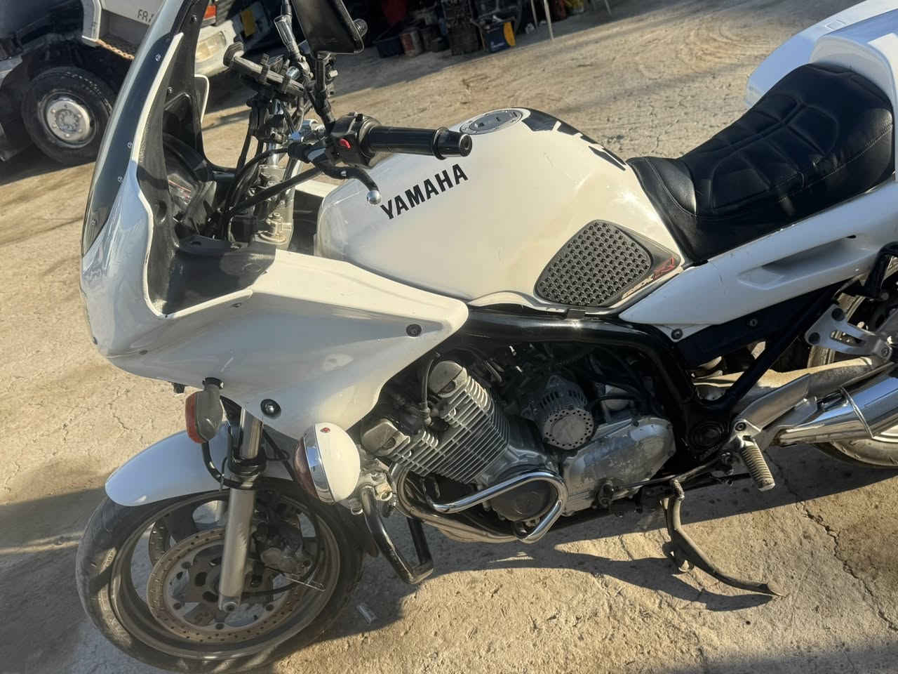 السلام عليكم 
شباب يوماها دفرسون 900
بلوليسي اصل مومدني ومحدث بوليس
رقم بغداد تحويل ثاني يوم 
دراجه جاهزه 
مابيهه كل نقص يعني الدراجه جاهزه مال جناي يعني والشوف احله من الصور 
السعر 40 وبيها مجال 
العنوان بغداد ***********
***********
