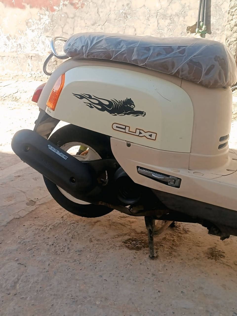 سلام عليكم....
دراجة ماكس بوليس  🛵 للبيع لون حليبي
دراجة شلعه معدل كهربائيات كلهه شغاله 
دراجةجديده  بلادية كابريتر
أي نقص مابيهة 
جيب فيتر وتعال افحص
ا  الاستفسار وتساب ***********العنوان حله هاشميه
