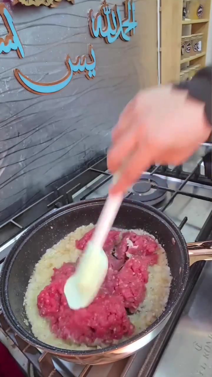 قدورك القديمة تحرق الأكل وتعبتي من تنظيفها ومظهرها الباهت؟ 🥘😩

سيت قدور الستانلس ستيل الفاخر 6 قطع VIP Gold Edition وصل لمطبخك! 🔥

قاعدة خماسية كبسولية (5 Layers) توزع الحرارة بالتساوي وتمنع حرق الطعام 🦾

تصميم فخم ومصقول مع مقابض باللون الذهب الوردي تفتح النفس للطبخ ✨

يحتوي على 4 قدور بمقاسات مختلفة + قدر بمقبض طويل + مقلاة عملية ✨

أغطية زجاجية لمراقبة الطبخة مع فتحة بخار وآمن تماماً بغسالة الصحون 💎

اطلبيه هسة واطبخي بجودة المطاعم الفخمة.! 👇
للتواصل:*********** ✨
