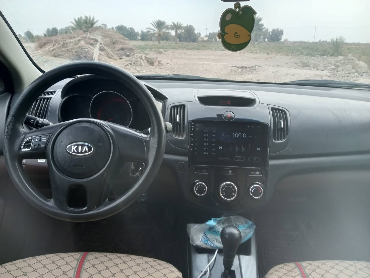 السلام عليكم سياره للبيع كيا سيراتو مديل 2010 خليجي سياره جديده ونظيفه حداديه جديده تخم تاير جديد رقم اربيل المالك موجود شوكت تريد تحويل لسعر 94 وبيه مجال مكان السياره بابل لشراي يتصل على الرقم ***********
