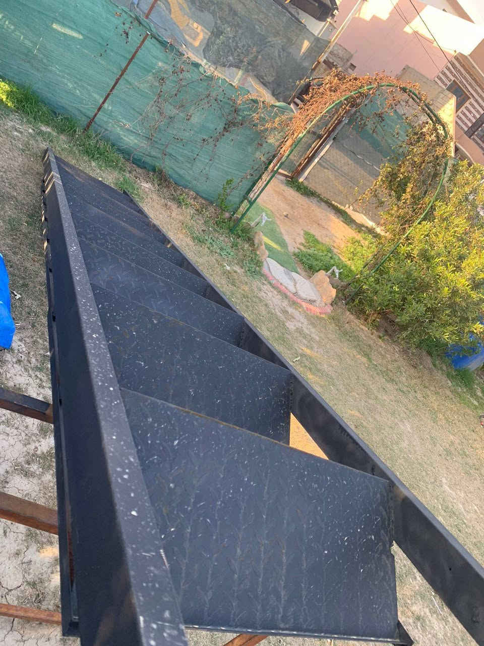 للبيع درج جديد تفصال صبغ حراري قياس ٤ونص متر السعر 180 الف وبي مجال شراي تعال *********** وتساب
