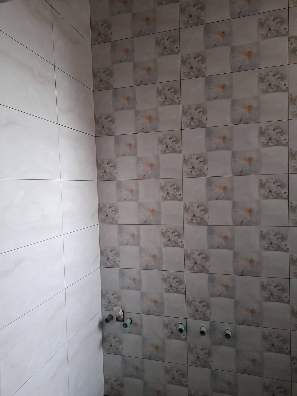 السلام عليكم من رخصت  الادمن... كادر عمل من الموصل بورسلين سيراميك الواح مرمر تصفير جدران شغلنه بغداد وضواحيها  التزام بالعمل للاستفسار***********
