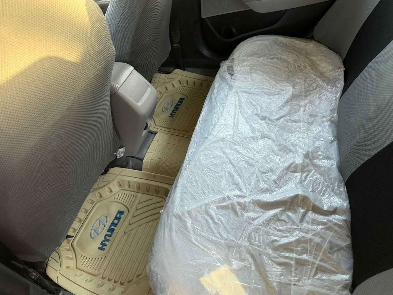 السلام عليكم سوناتا تكسي ١٥
أمريكي محرك ٢٤٠٠
حادث بنيد نفسه مصلح 
رقم قادسيه الجديد سنويه جديده هيئيه مصفره 
محرك وكير وتايرات وتبريد كله جديد السعر 118 
للاتصال ‭0772 559 7977‬
