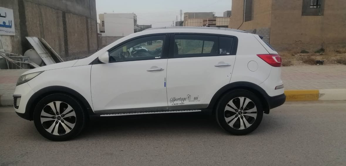 السلام عليكم
متاح كيا سبورتج ٢٠١٢ خليجي انبار سياره كاعده بلاديه محرك ٢٠٠٠ بلادي تحكم ستيرن بيها تبديل صندوك  وشويه بارد جاملغ خلفي سياره بسمي السعر ١٢ وبيها مجال شي  قليل مكان السياره الرمادي للتواصل ***********
