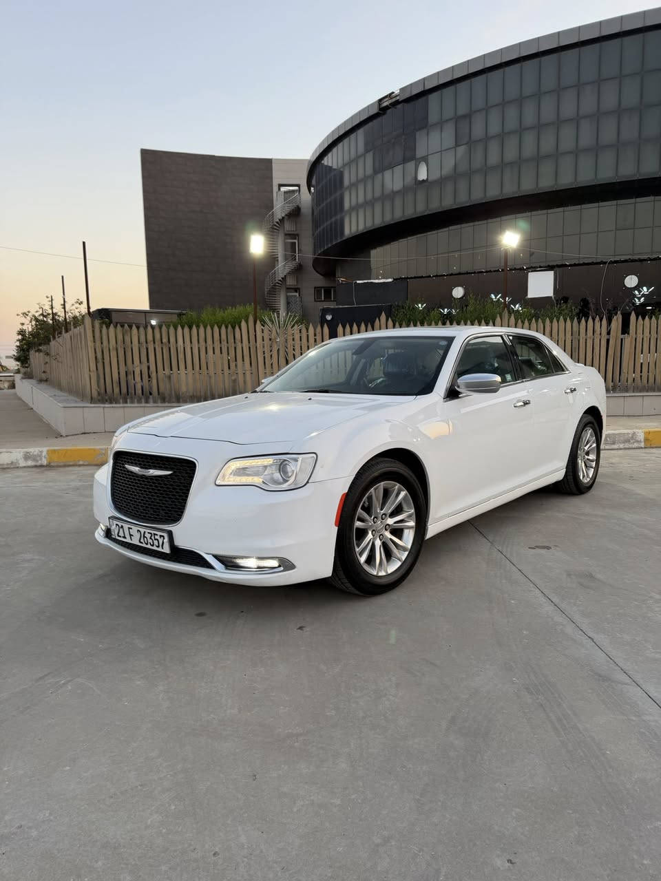 السلام عليكم سعرها 242
كرايسلر 300c 2016 

سيارة كلين تايتل مكفولة من صبغ وتبديل وفتح بشرط..

فول مواصفات C

 سي  بردة خلفيه

وكشن تبريد وتدفيه

كير محرك بشرط مامفتوح برغي بيها بشرط..

سيارة ماشية   93 مايل حقيقي ..

مابي نواقص سيارة جاهزز من كلشي ..

مكانى كركوك..

***********
