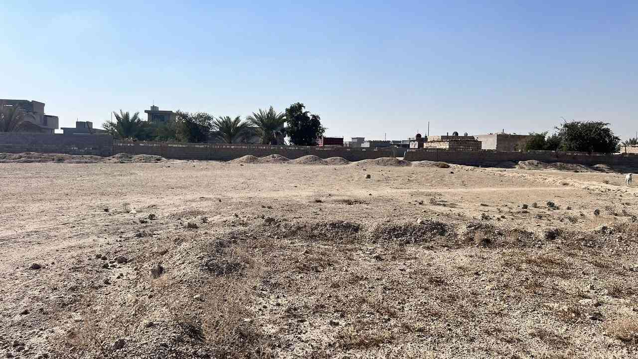 السلام عليكم                                                    قطعه ارض  للبيع ،الموقع شهابي الثانيه ثاني قطعه ع الشارع العام 
شارعه 10 متر بيه خدمات 
***********
