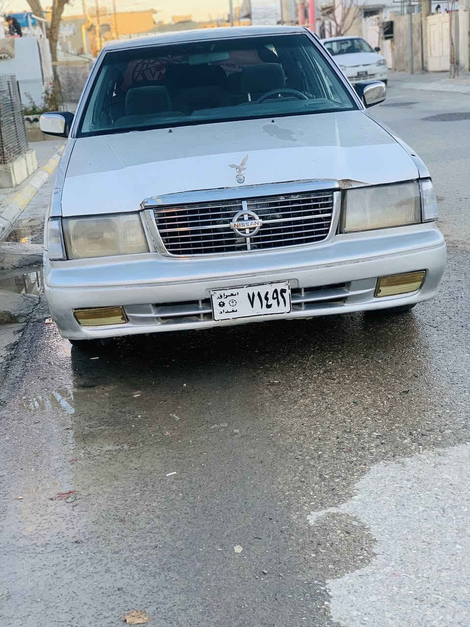 سەرەتا بە ناوی خودا
سدریک مۆدئل ٢٠٠١ 
ئارمی پلاستیکی سلئمانی 
دوو پارجەی بۆیاخە 
قرجئکی لای سەکنی هەیە 
گئر و مەکینە و تەبریت و ئەکسل و کارەبای هەموی بە شەرت
تەقەورەقەی نیە کامل گئج و هەموو گیانی ئیش ئەکای مەزبوت ئارم و ئەولیات و موس و براوو بە شەرت 
سەیارەیەکە ٢٥٠ مەسروفی نیە 
شاشە ئایپات داشبول و کوشنی زۆر جوانە 
٣٧ و مەعامەلە گۆرینەوەش ئەکەم بە شتئک بە دلم بیت 
شوئن هەلەبجەی تازە 
***********
