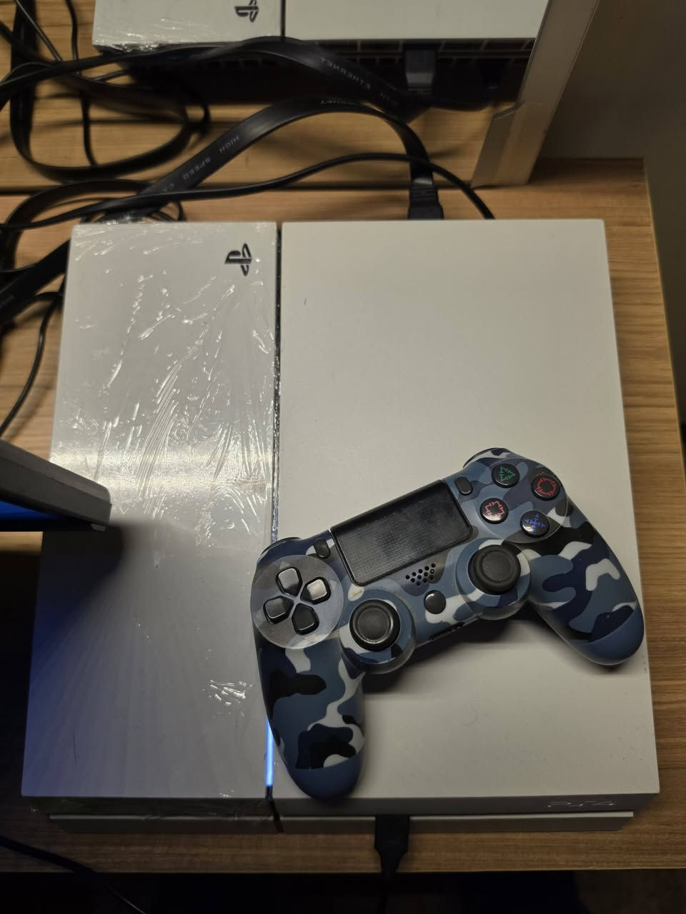 السلام عليكم
Ps4  فات مستخدم نظافه عاليه 
مفتوح للتنظيف فقط
ملحقات كامله جويستك وكيبلات 
ويا قرص God of war ragnarok هديه
سعره 160 
 الجهاز مناسب بسعر بلي ٣ وبالعافيه على الي ياخذه  
للاستفسار ***********
