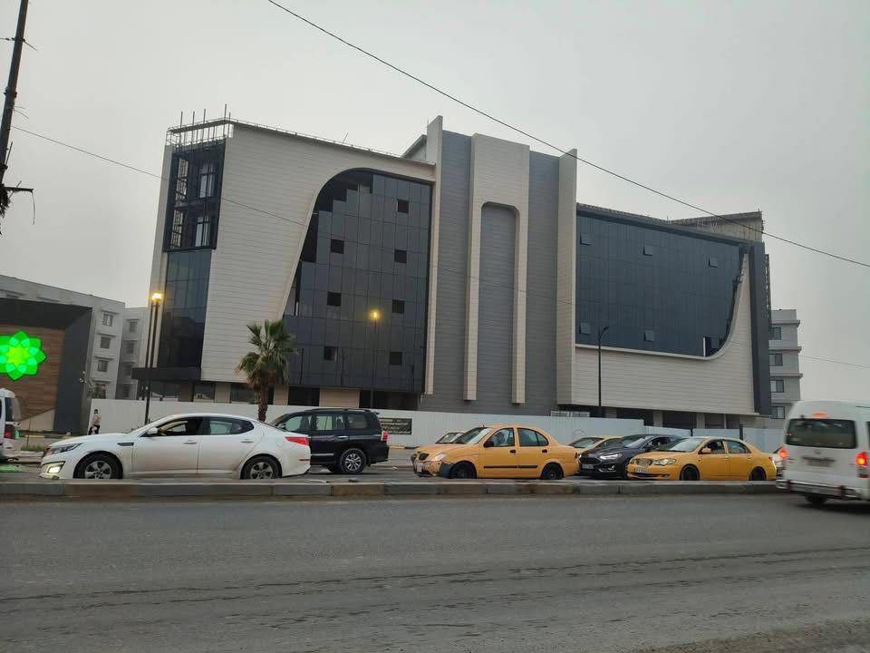 شقة للبيع نقد (كاش )
مدفوعه بالكامل وغير مطلوبة اي قسط 
(طابق اول ) بناية A1   ركن. وجبة الاولى
في( مجمع الزهراء السكني)  
مقابل معسكر الرشيد
 
المساحة   الشقة 160م المساحه الكلية.
تحتوي ..
صالة .+ مطبخ + صحيات عدد 2 +
3 غرف نوم  (واحدة  نظام سويت ) + بالكون  
تبريد مركزي  ( 5 قطع ).. نظام كامرات مركزي

 مصعد كهربائي ( الطابق فقط ٤ شقق) 
* مجمع قرب الكراده ٤ دقائق
* مول خاص للمجمع 5 طوابق 
* سكيورتي داخل المجمع على مدار
* للتواصل على واتساب
 0780 677 9205
