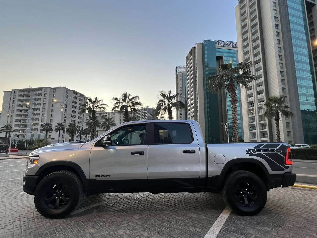 ر ا  م  ريبل
موديل 2024
محرك  8  سلندر
مواصفات فول فول معدا فتحا
سيارا موعام بس انطيك عام صبغ
عنوان اربيل
 سعر ارخص منل بلاش  269 

***********
***********
