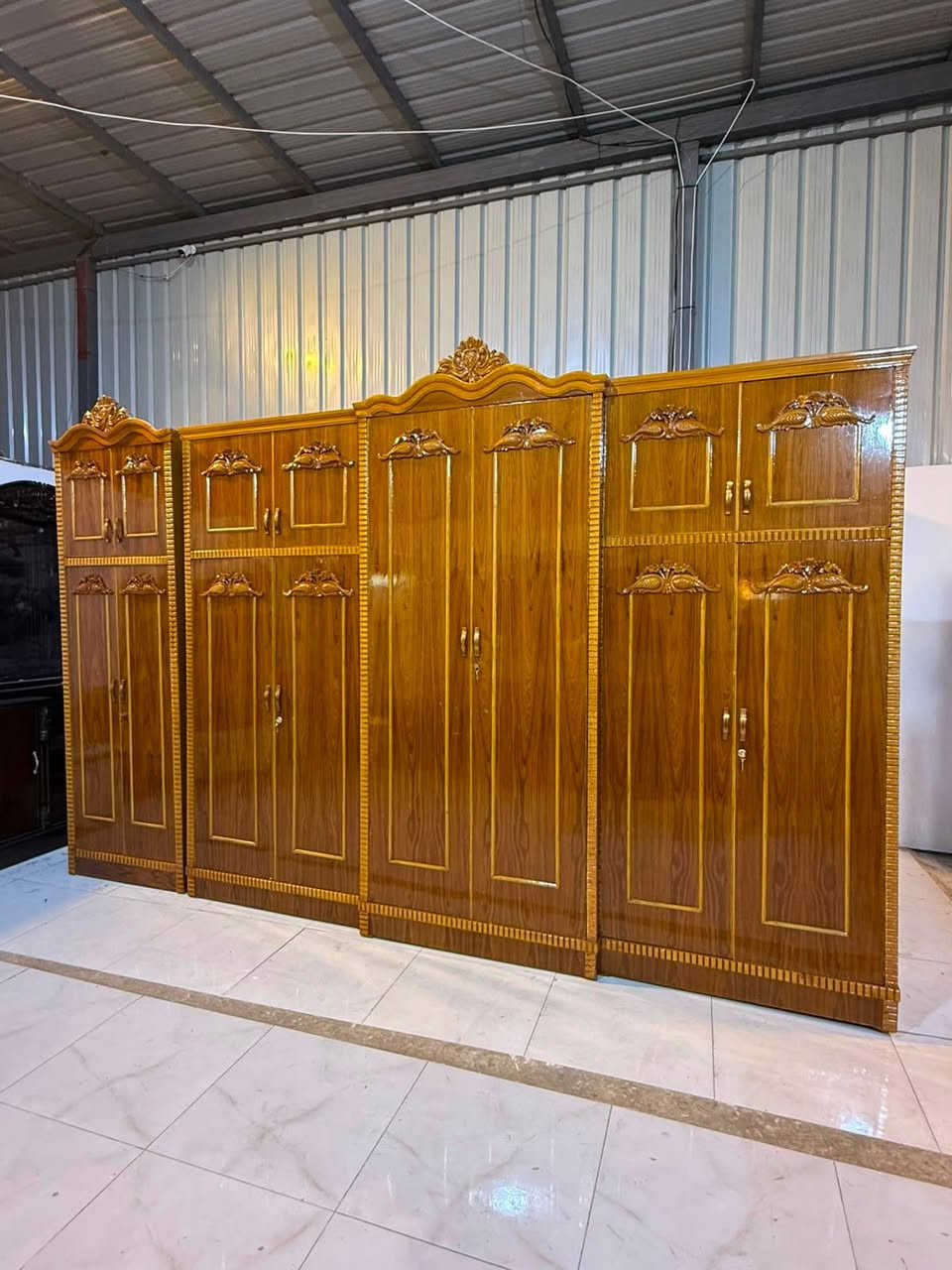 غرفه صاج داخل خارج ٤ ملم
السعر مليون ١٠٠ بيهة مجال ***********🌼🌼
شد نقل داخل بغداد مجاني  محافظات بكروة 
نضافه ٩٠ 
غرفه ضخمه حلوه 
ضهره جرجوبه براغي
