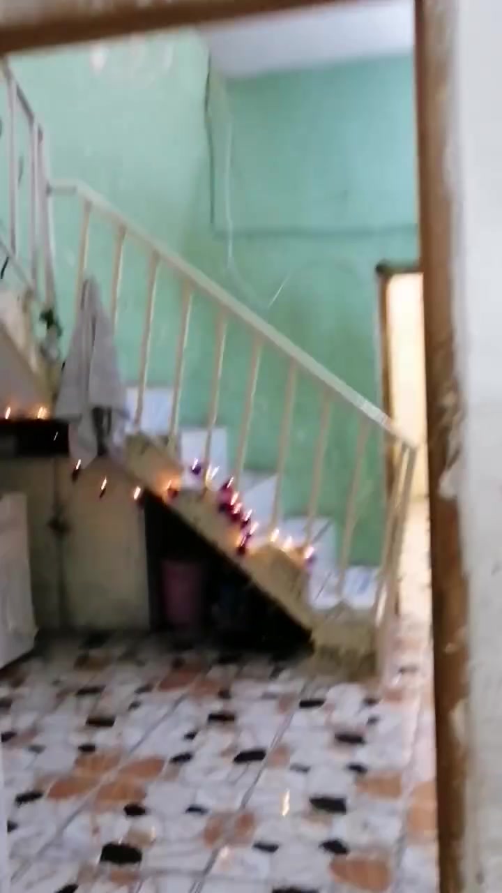 بيت للبيع بالشعلة 100متر على الغربي مقابيل قطاع السابع بالفرع المقابيل فرع مدرسة البحرين طابق واحد وغرفة فوك السعر 105وبي مجال يرهم اقساط الرقم ***********
