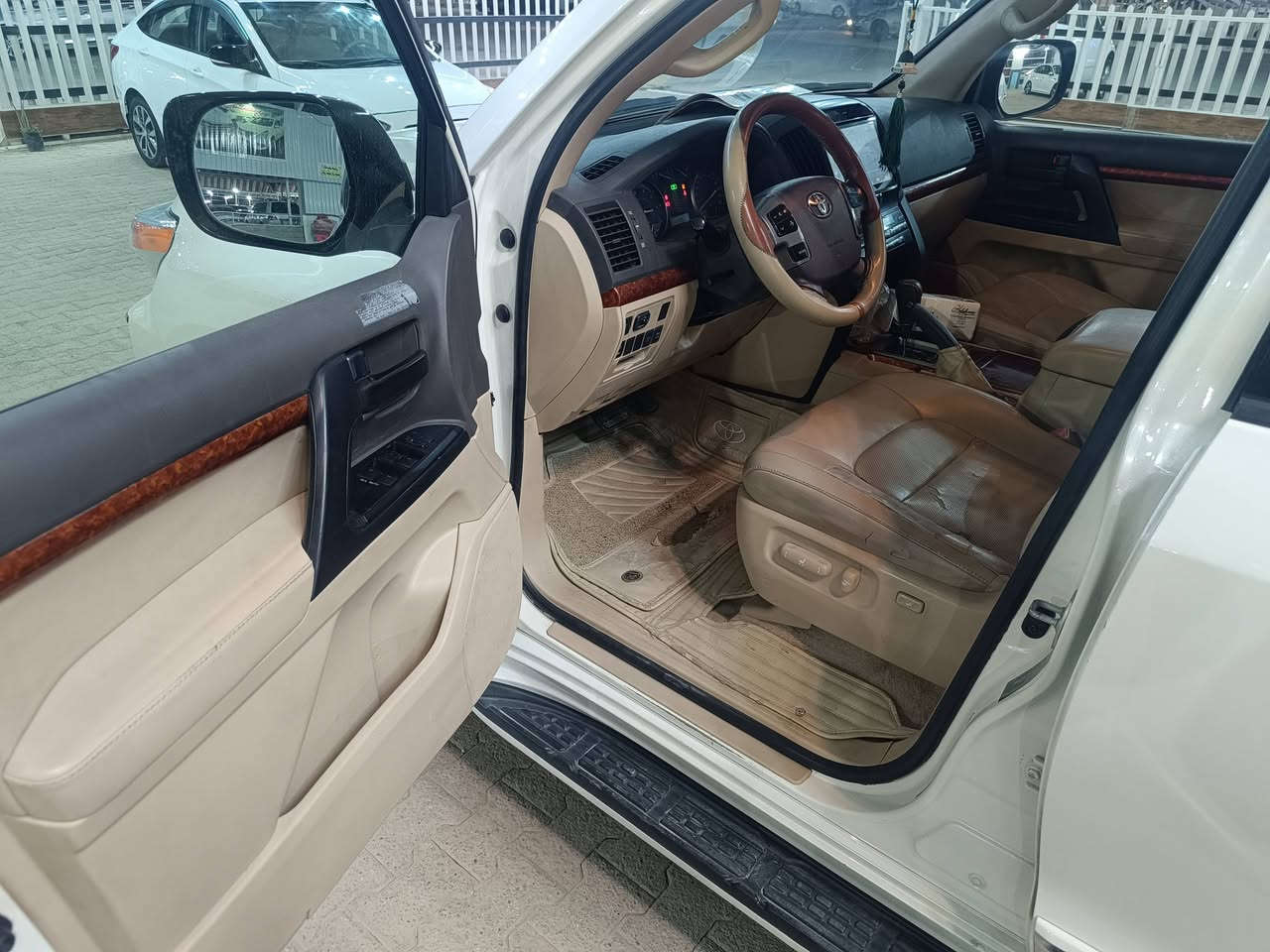السلام عليكم 
لاندكروزر GXR  للبيع موديل 2013 سياره جديده مكفولة  السعر
33000 $  مكان السيارة النجف الاشرف الإستفسار اتصل على 
***********
