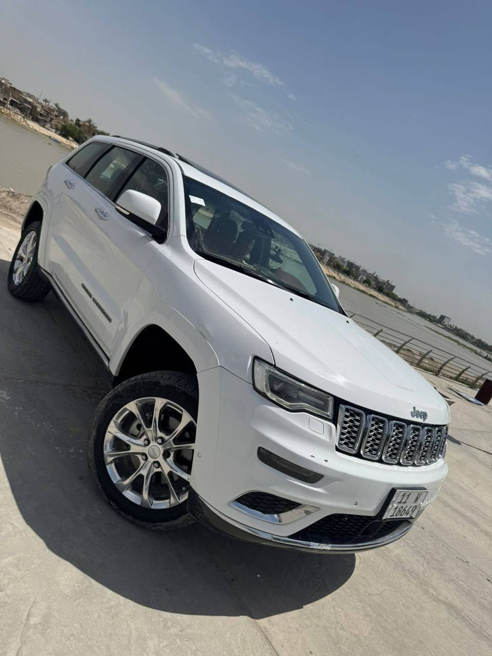 السلام عليكم
جيب سومنت خليجي 
فول مواصفات اعلى فئه 
موديل 2019
ماشيه 105 وقابله للزياده
السعر 297 وبيهه مجال 
مكان السياره بغداد الكاظمية
 واتساب او اتصال ***********
للبيع او مراوس حسب القناعه
