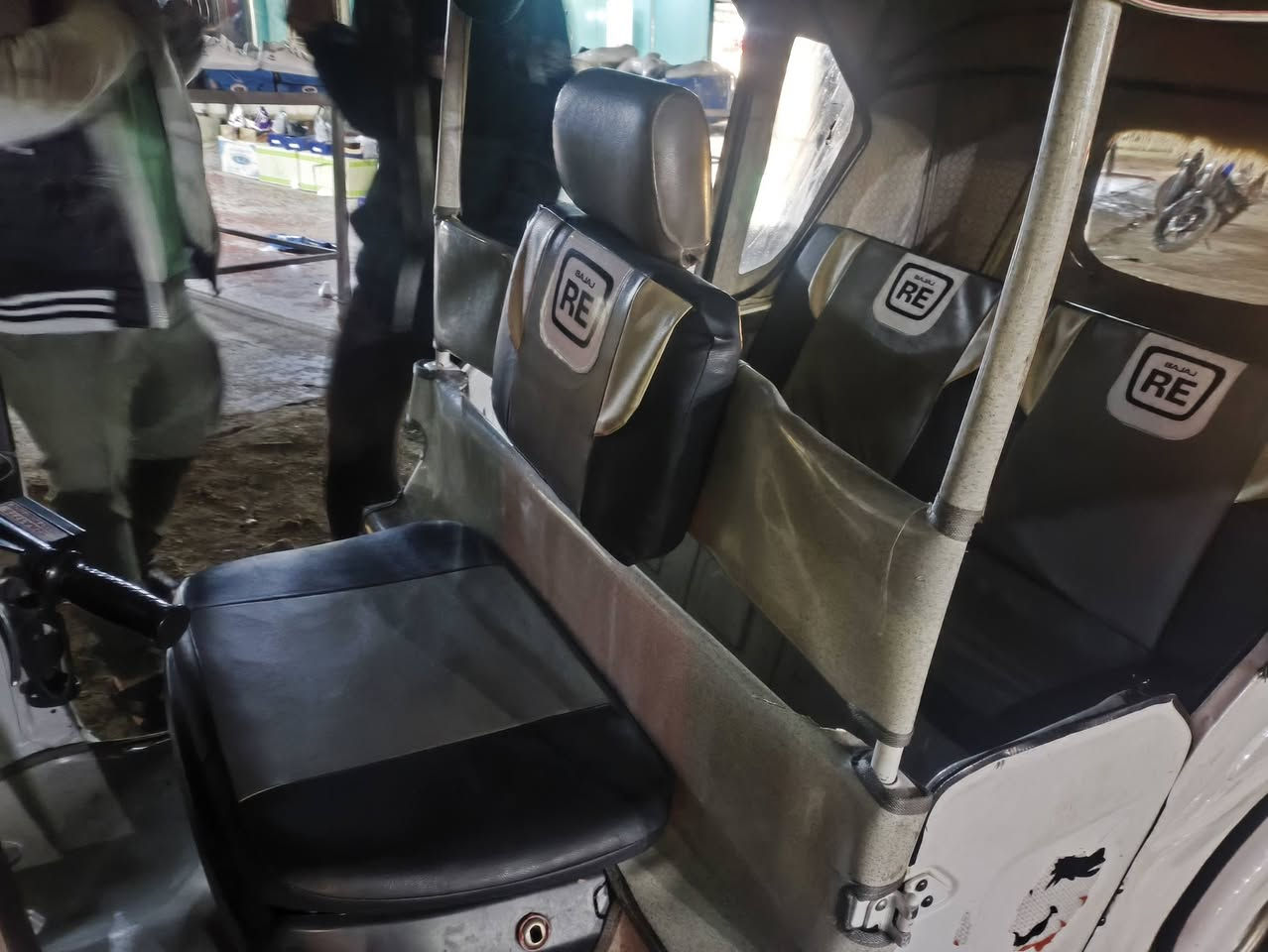 تكتك موديل 22رقم وسنويه بغداد
مكينه كفاله ممفتوحه 
بيها صبغ بصفحه فقط 
السعرر 7200
العنوان بغداد لعبيدي 
رقم الهاتف ***********
