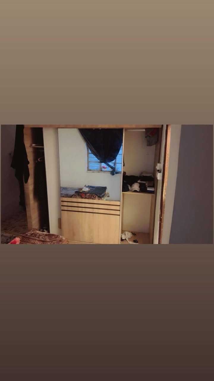 غرفه تركيه نضيفه للبيع 350 بيها مجال قليل مكاني بغداد كمـساره
للاستفسار 
***********
