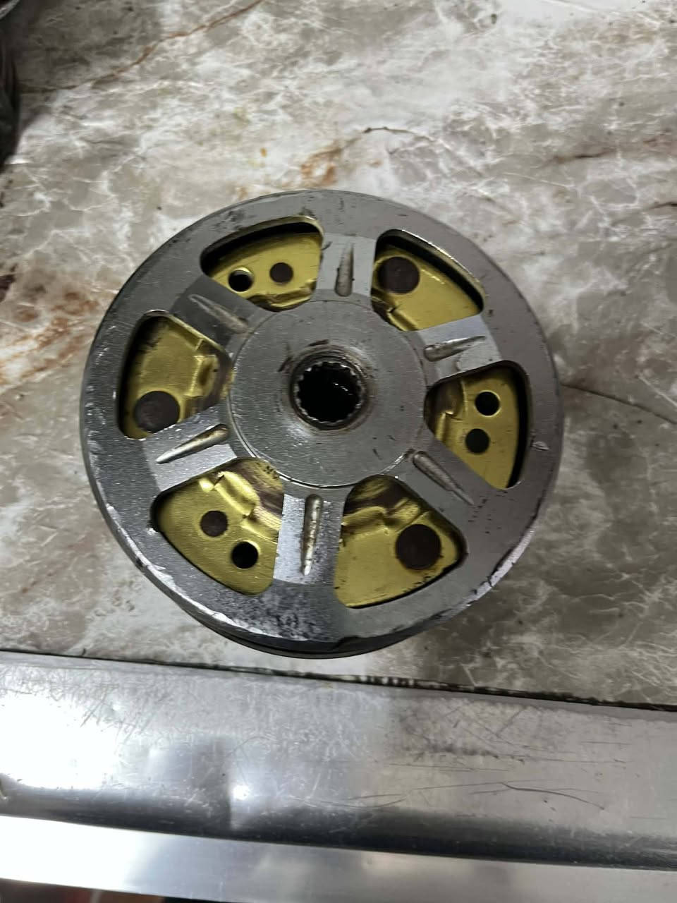 سلام عليكم كور مال رنبه وجديد سكنس وكلج رياضي اصلي من أمه  مال سكنس يرهمن  عل نثيه لفحل ول جبلي ول ثعلب  سعر لكور 50 ولكلج 35 لمكان بغداد فلكت حي نصر رقم ***********
