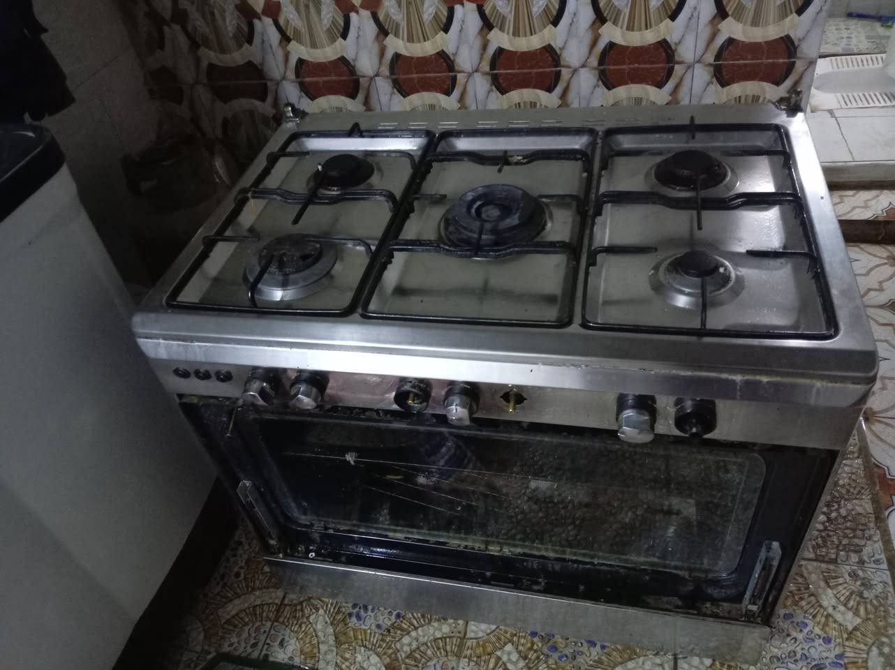 طباخ رويال للبيع السعر ١٠٠ وبيه مجال شغال ***********
