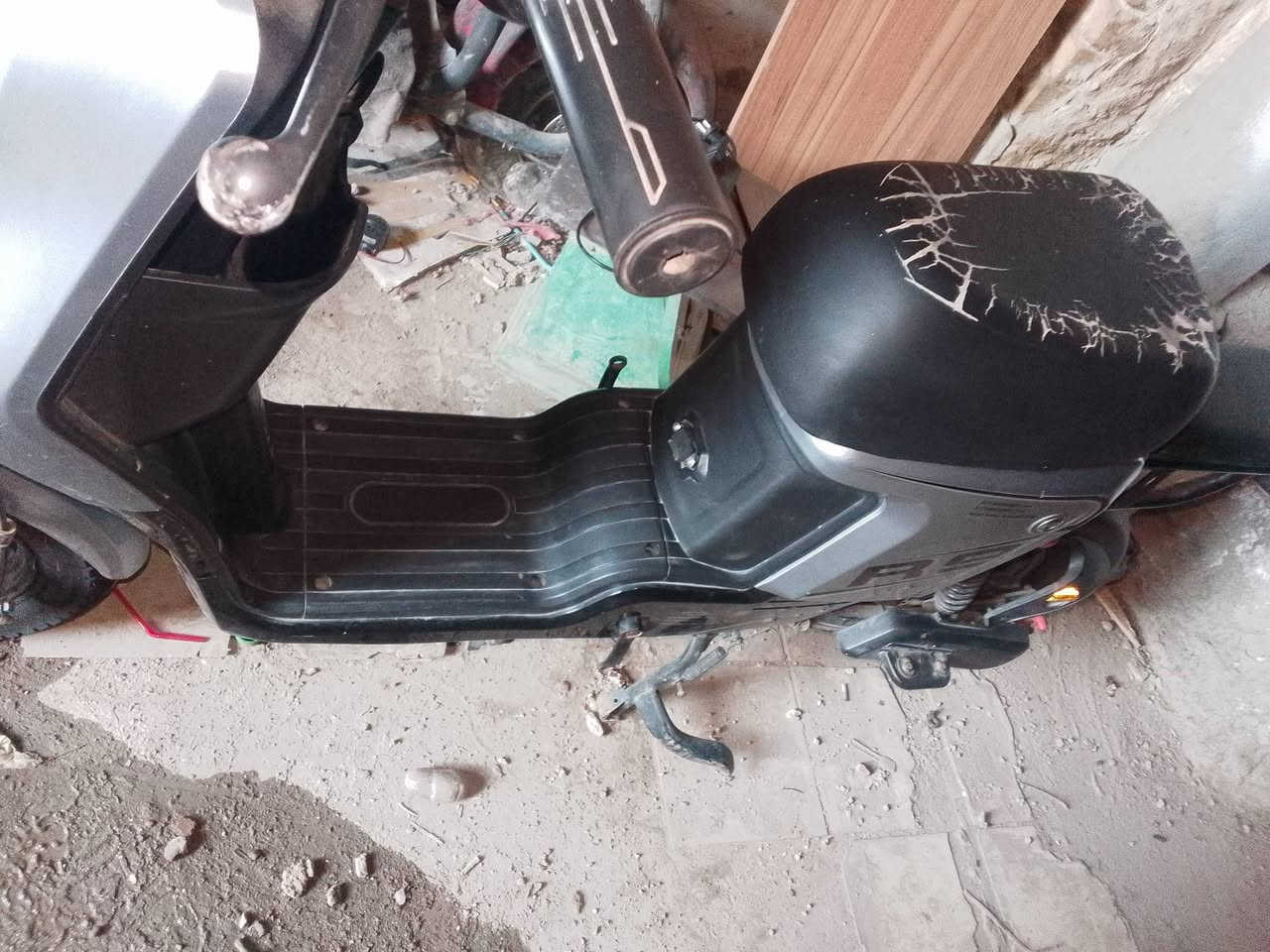 دراجه شحن  ار9 للبيع  بطاريات خمسه جديد كل نقص ما بيها نضافه شوفت عينك مكاني بغداد للاستفسار ‏‪***********‬‏ السعر 325وبيها مجال

