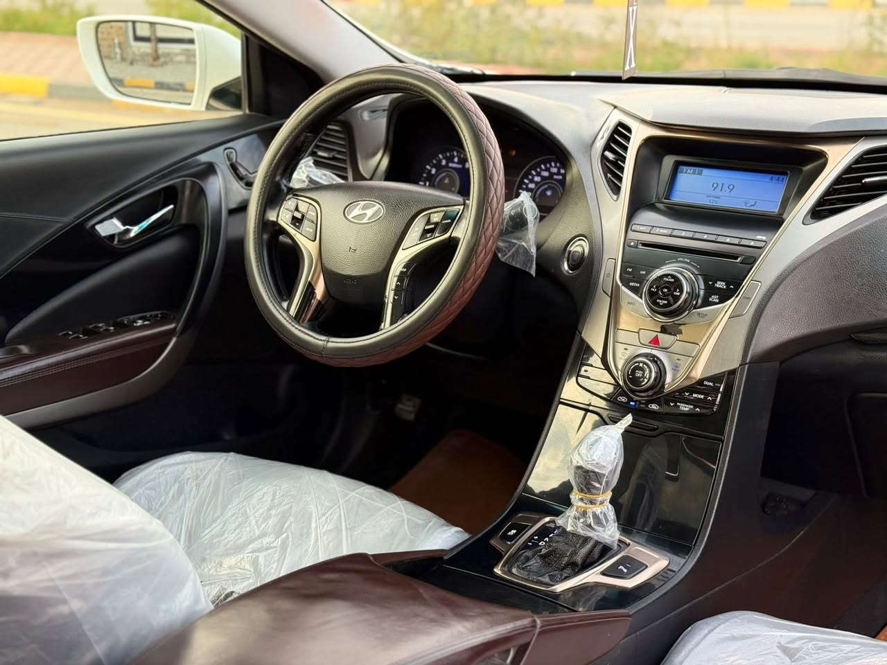 السلام عليكم هونداي ازيرا موديل 2013خليجي كفاله عامه لا صبغ ولا بارد كفاله كامه المواصفات فول كدامك المواصفات
محرك 6 سلندر شرط الفحص السيارة جديدة جدا تريد تحويل او وكاله 
تخم تاير حداديه تبريد تدفئة كلشي جاهز بيهة 
ميحتاج اذكر مواصفات كدامك المواصفات سعرهة 137 مكاني واسط قضاء الحي 
***********
***********
