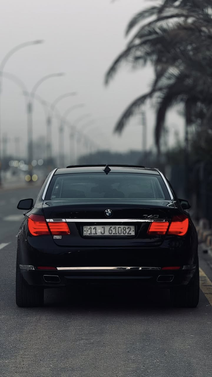 ام عليكم للبيع BMW740iLمديل 2009محدثة 2015خليجي وكالة العروش السيارة تخبل مكينة كير نضيفة جداً فول الفول كشنات مساج شاشة حساسات كامرات كشنات تدفئة تبريد شاشات خلفية سبلات خلفية تبريد ثلاجة بصمة ستيرن محدث عليها إدامة جديدة السيارة تركبها انسة العطل سعر السيارة 178وبيها مجال المكان النجف قرية الغدير الرقم ***********
