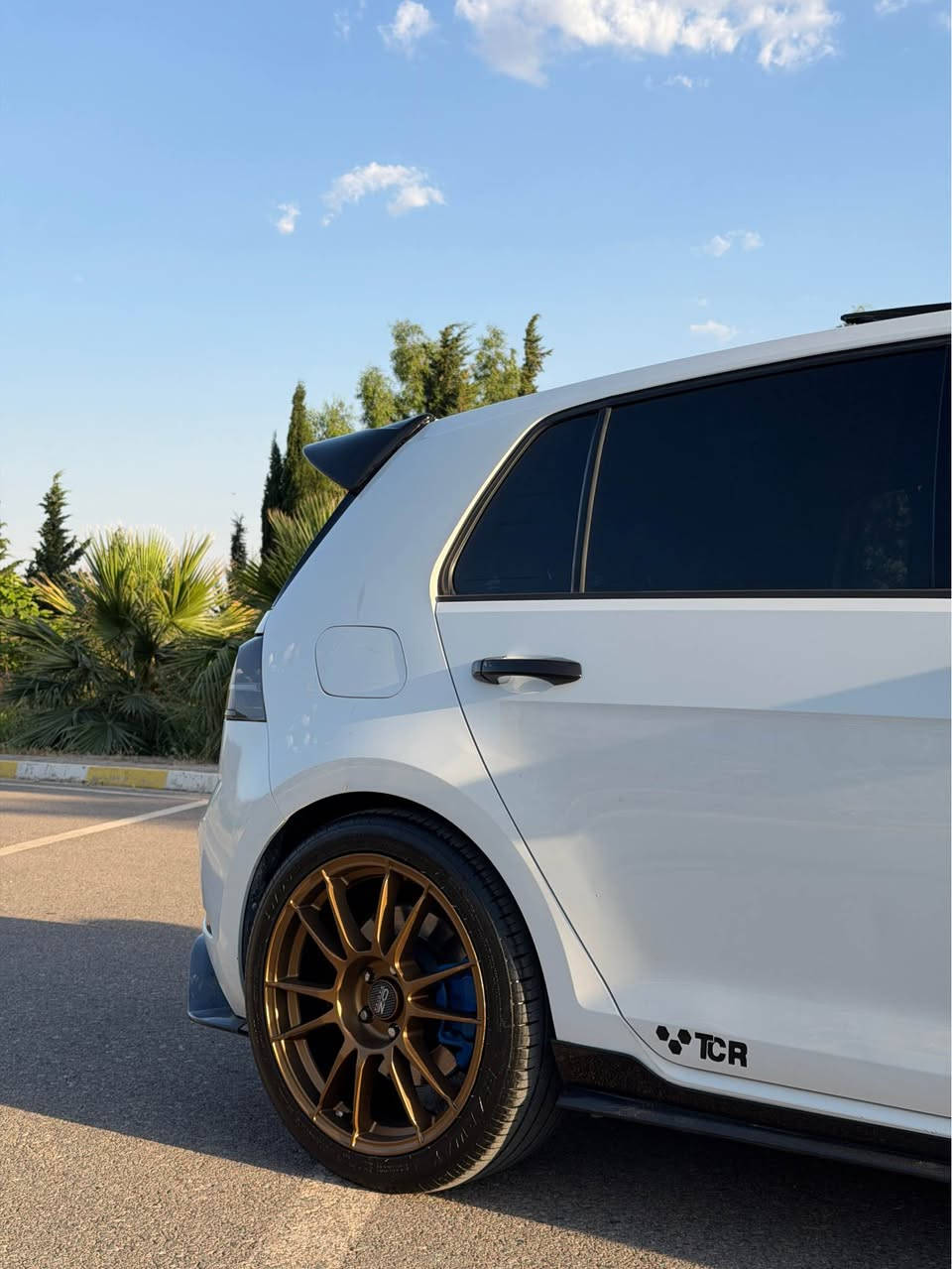 Golf GTI 2017 🔥
فول مواسەفات 
پانۆراما 
کوشن جلد 
شاشە گەورە 
کامیرا و حەساس 
هەیکەلی کامل R
لایتی پێشەوە بیلادی گۆڵف ئاڕ 
بەگ لایت سمۆک 
دیفیوزەر دوو پارچە 
باڵی بیلادی بەرز 
دۆسەی سپۆڕت 
بۆنیت کاربۆن فایبەر ئەسڵی 
دیفیوزەر کاربۆن فایبەر ئەسڵی
سەقف ڕۆزڕایس 
ویل OZ 
......
ستەیج دووی لەسەرە سەیارەکە 
٥ ماپ 
باک فایەر 
پۆپ بانگ + AK47
قوەت
ئەنتی لاگ 
لانچ کۆنتڕۆل 
سیستەم گزۆز  APR 
.......
شوتە + فۆرگ 
داون پایپ 
چارج پایپ
کولەر 
پلاک سپۆڕت 
....... 
ڕادێتەر بیلادی بە شەرتی حەماوە ...
سەیارەکە قوەتەکی خەیاڵی لەسەرە و مەسرەفەکی زۆری لێ کراوە 
چاملخی پێشەوە و دواوە بۆیاخە لەگەڵ دەرگای پشتەوە  تەعدیلە لای سایەق + دوو جێی PDR 
گێڕ و مەکینە بەشەرت و بێ کرانەوە 
سەنەوی و هەزە و ژینگە و ڕێگا و بان نوێیە 
سەنەوی بە ناوی خۆمە ...
***********
 
١٣٨ وەرەقە و معامەلە ... كويسينجاك, أربيل
