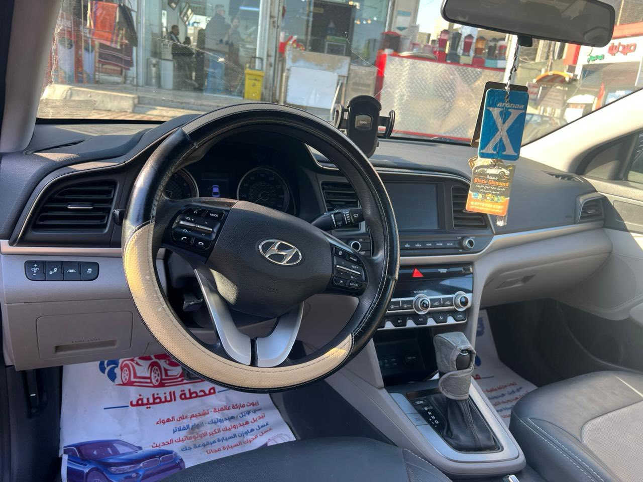 هونداي النترا وارد أمريكي ٢٠٢٠
حادثها باب خلفي جهة السايق  مبدل و شوية من الجاملغ مصبوغ 
الكير مبدل مال 2018 المرغوب 
تحويل مباشر مكان السيارة بغداد 
المواصفات رادار و شاشة 
للاستفسار ***********
