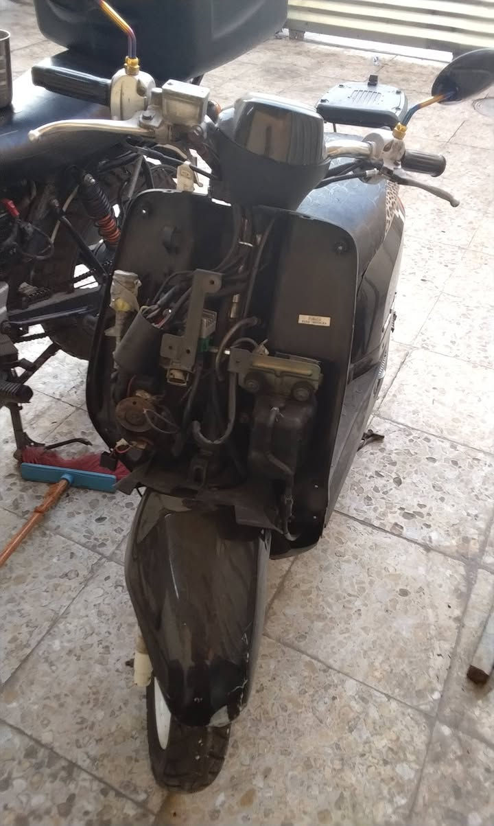 دراجه بوليس انضربت عدي من كدام مكينه بيها ولفات بجمها موجود وبي ضرر بسيط سعو 400 بيها مجال *********** واتساب فقط مكاني بغداد حي اور

