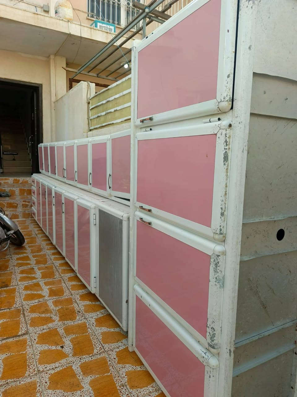 ثلاث كاونترت ومغسله السعر مليون المكان اربيل***********
