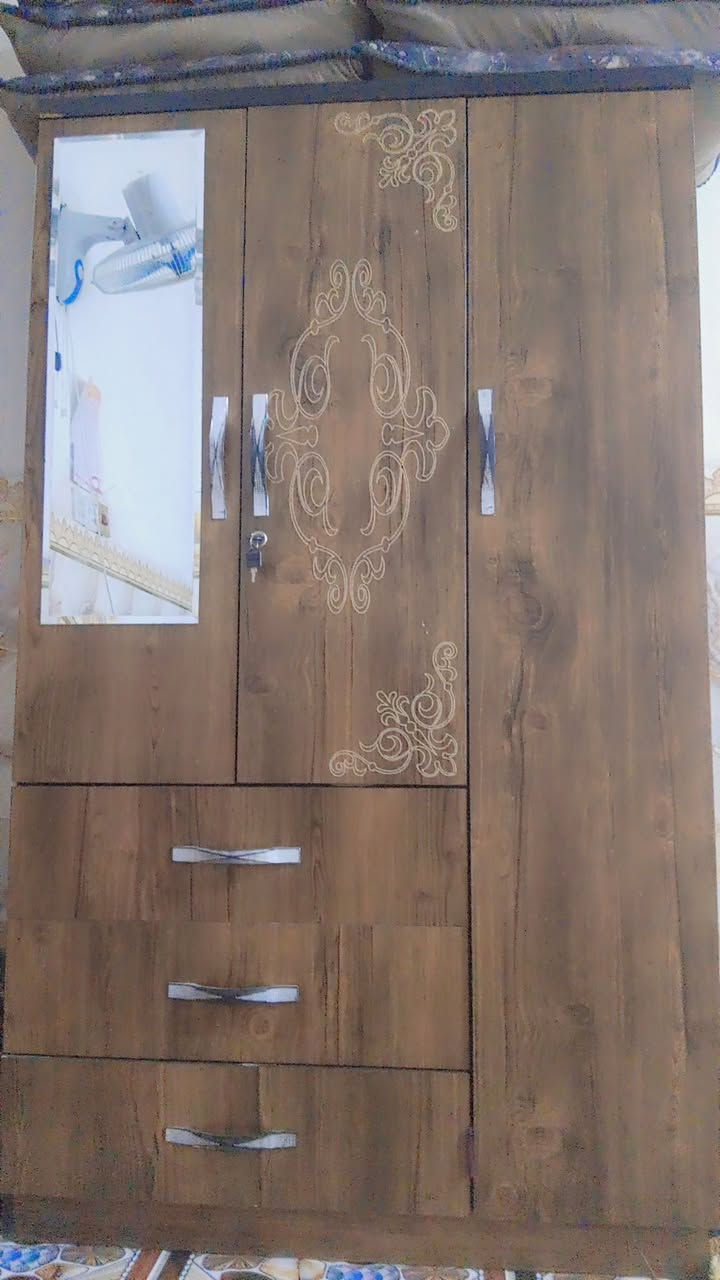 مكلف بالنشر 
اغراض بيت مستعمل ونظيف تخم وميز بلازمه وبراد وكنتور ومكيف 
الاسعار والعنوان الاتصال على الرقم
 ***********
