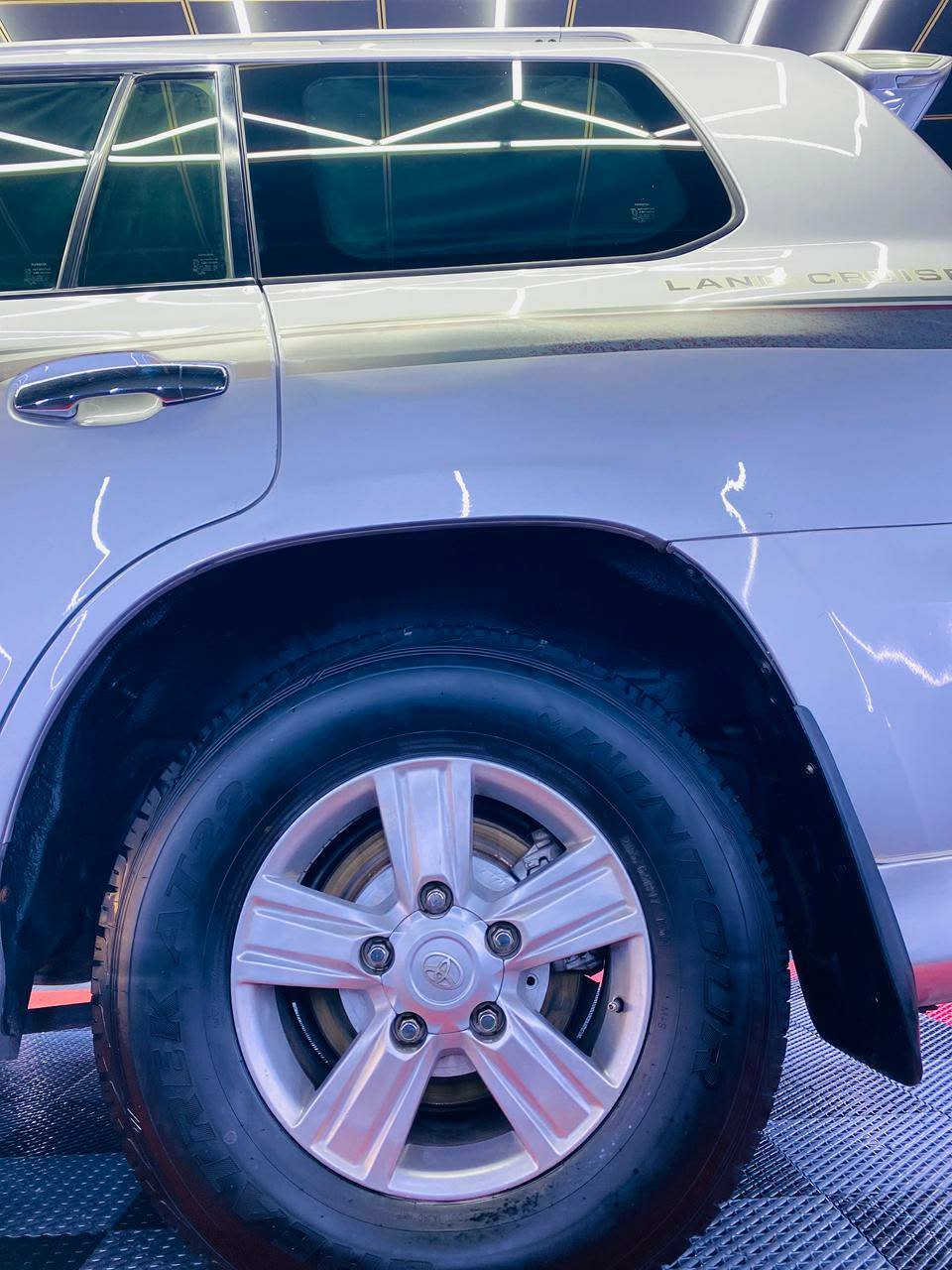 السلام عليكم
لاندكروز 2010 
رقم بغداد تحويل مباشر 
فول مواصفات محرك 6 سلندر 
مامفتوح 
ماشيه 170 حقيقي 
داخله بشهر ال 12 سنه 2010 
جاهزه من كلشي 
سونار مرفق بلمنشور 
مكاني بابل 
السعر 280 وبيهه مجال قليل 
*********** 
***********
