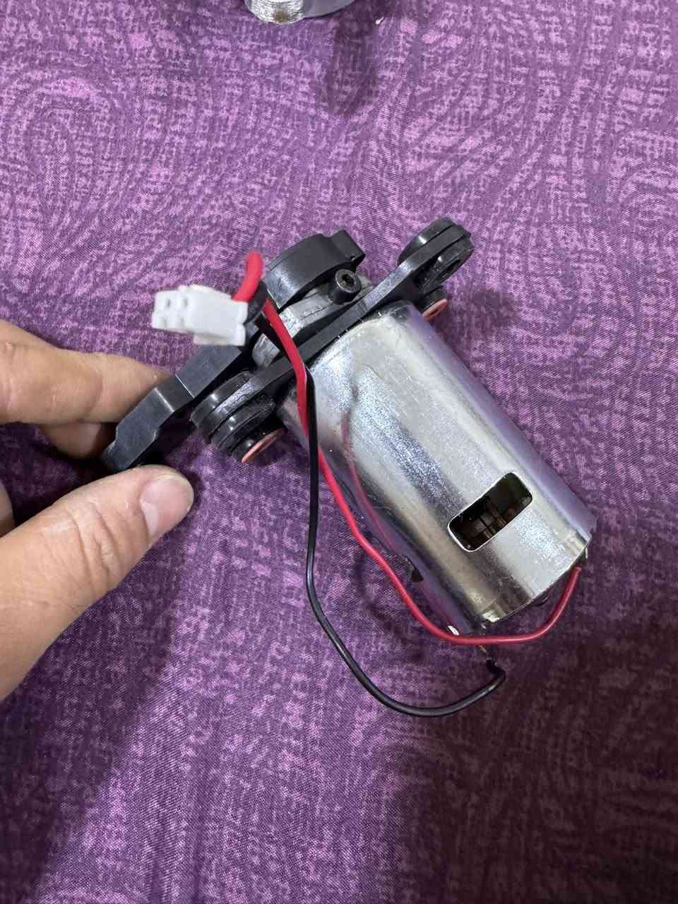 ماطورات ثنين شغالات وسريعات كلش هنة بل اصل مال اجهزة تدليك بس يشتغلن لغير استخدامات وبيهن قواعد تثبيت ليفيدنة يراسلني ومنختلف


**إذا كنت صاحب هذا الإعلان وتريد حذفه لأي سبب، رجاءا أرسل رسالة إلى الدعم الفني**