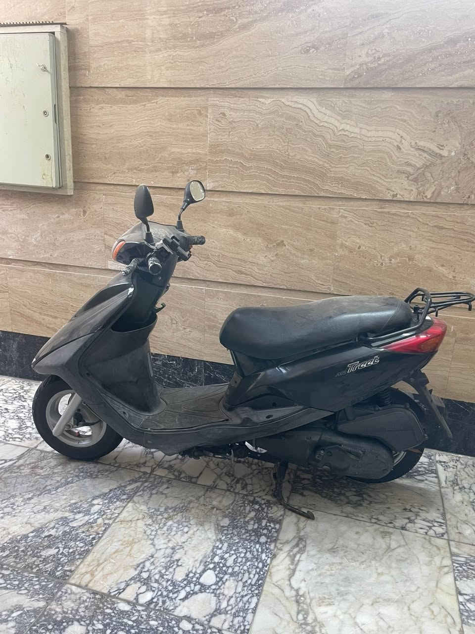 السلام عليكم والرحمه الله وبركاته دراجة اكزز بحالة الوكالة دراجة خير من الله دراجة كفالة عامة تجي تفحص وتاخذ دراجة ماشية 46 نقصة بس واقية مال صانصة باقي كفالة مكان الكاضمية المقدسة رقم تليفون ***********
