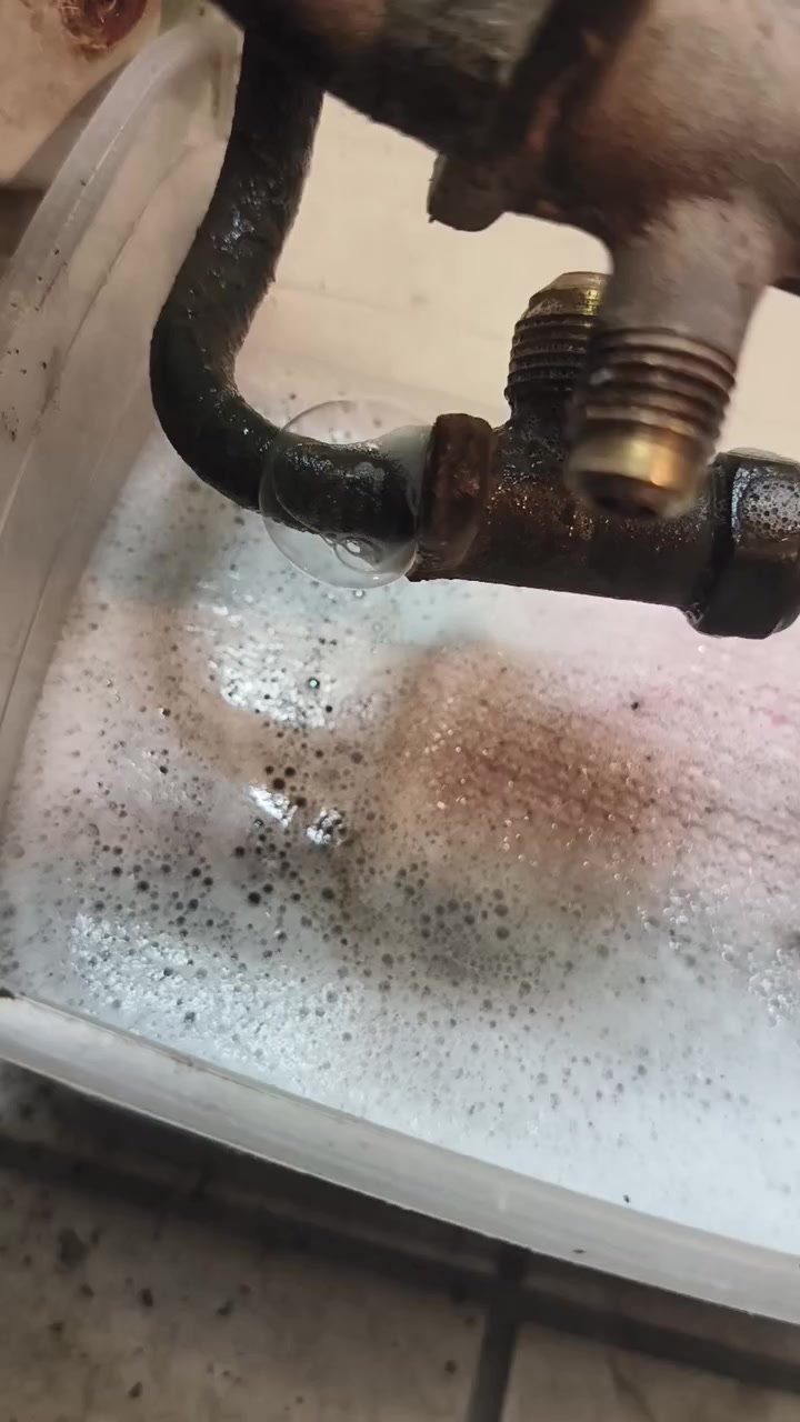 حياكم الله قبل بداية موسم الصيف عندك سبلت عاطل عندك صيانة للسبلت ،تنظيف سبلتك قبل الصيف يحميه من التلف بسبب كمية الاوساخ التي تؤدي الى تاكل الراديتر الداخلي .
عندك صمام تدفئه عاطل ؟
تريد تتحول وحاير بالسبالت؟ 
 ماعليك سوى الاتصال والباقي علينا. 
نفتح السبلت ونغلق الانابيب لمنع دخول الاتربه والماء مع ترتيب البوريات بشكل مضبوط. 
مهندس امير اختصاص تبريد فقط 
***********
***********
واتساب  كلا الرقمين
