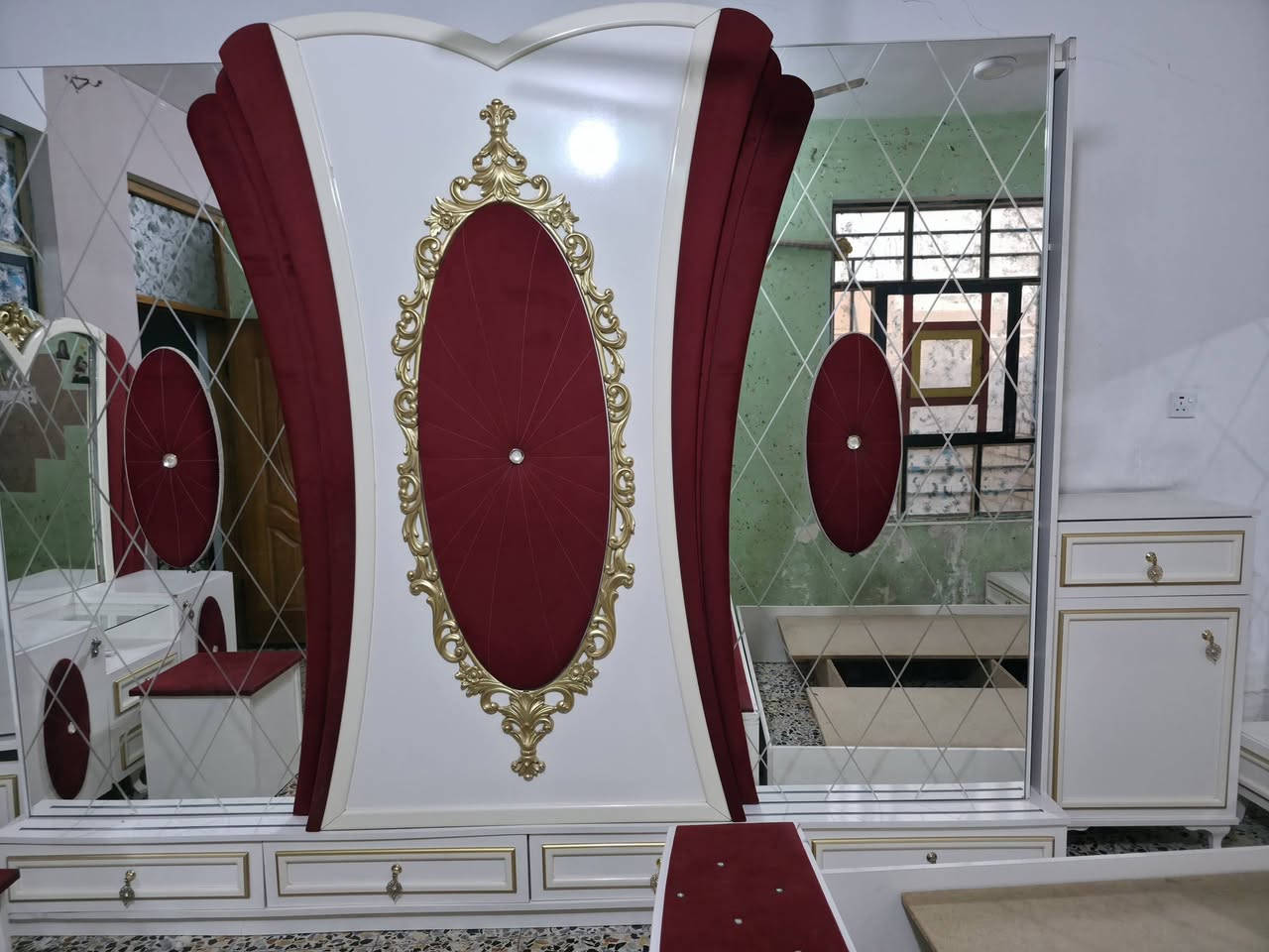 السلام عليكم
غرفه صاج تركي للبيع 
مكونه من 6 قطع
للأتصال:0770232090


**إذا كنت صاحب هذا الإعلان وتريد حذفه لأي سبب، رجاءا أرسل رسالة إلى الدعم الفني**