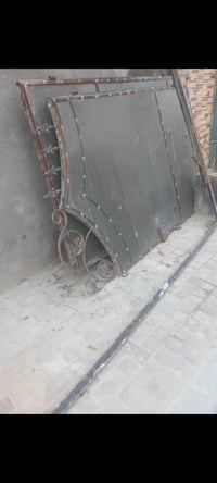 باب للبيع الارتفاع مترين وعشرة والعرض مترين وسبعين السعر200      07712...