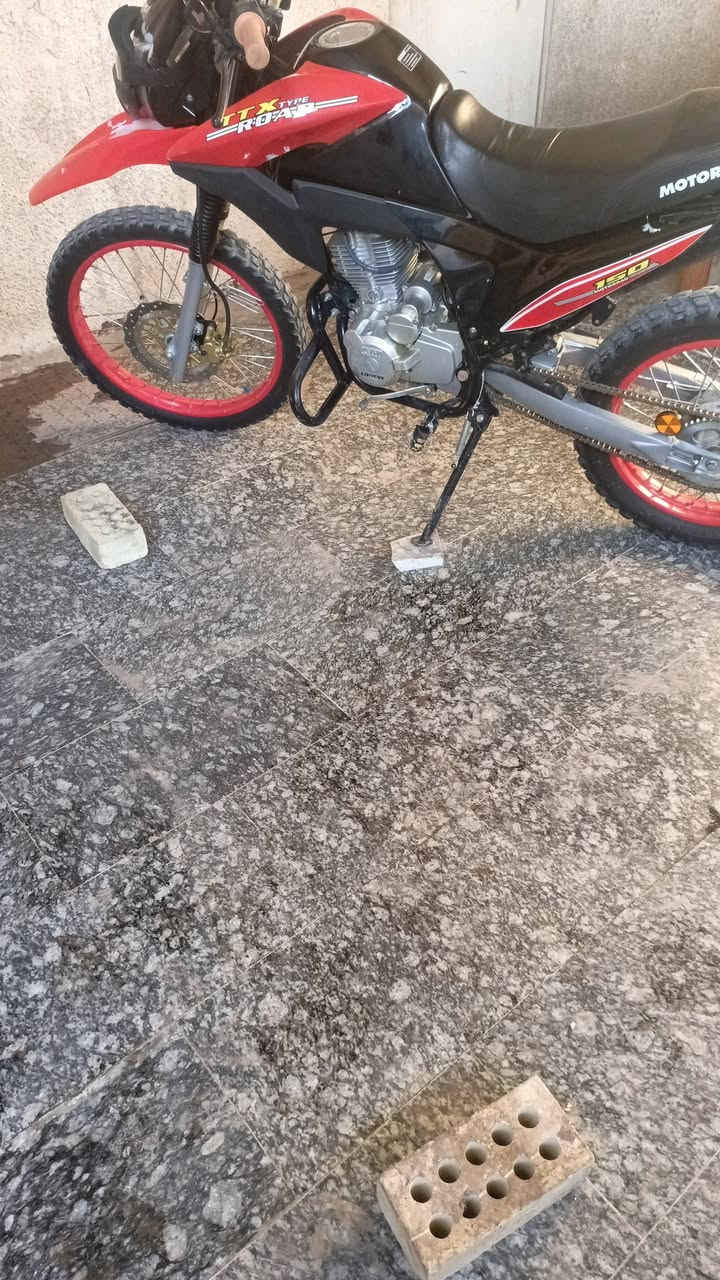 السلام عليكم من رخصة مدير المجموعه دراجه قفاز لونسن (TTX)للبيع الدراجه مرقمه اربيل تروح تحول بااربيل الدراجه كفاله من عده اكو نواقص بسيطه بالكماليات زوج اشاير اماميه ودواسات مال الراكب الخلفي وسبايدرات والشاشه طافيه( العداد )..... عنواني بغداد الامين الثانيه السعر 1600 ( مليون و600)  وبي مجال ...... شراي اتصل على هذا الرقم وبيك خير وتدلل ﴿***********}.
