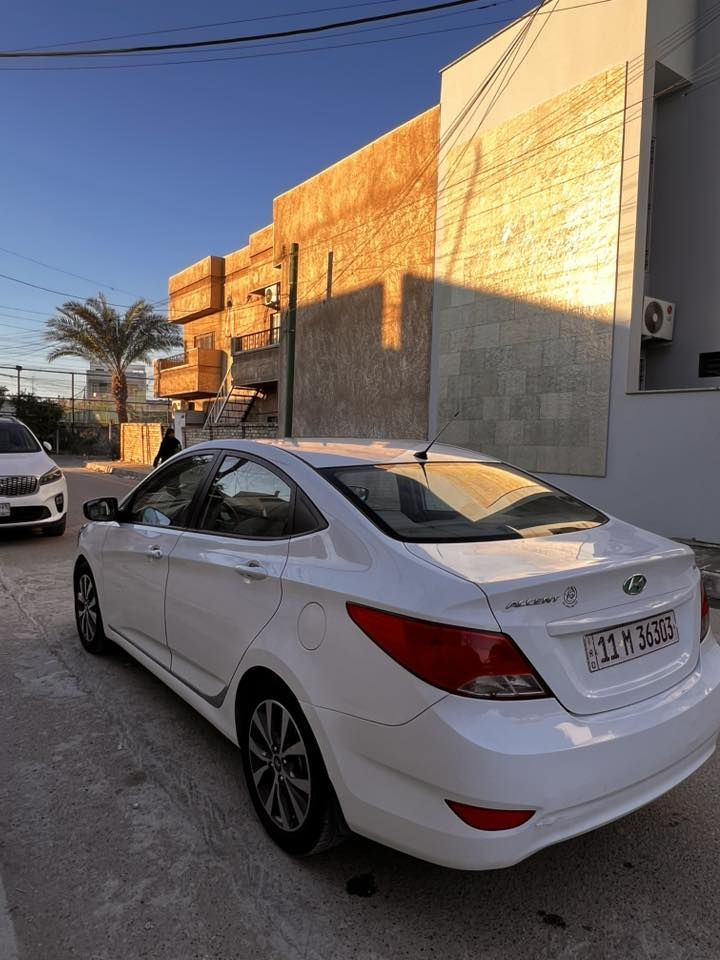 السلام عليكم 
اكسنت 2016 خليجي مكفولة من الضربة والصبغ 
مواصفان السيارة بلو 
فتحة سقف تحكمات خمسة ويل كب 
مكينة 1600 دوش خمس تجاوي 
ماشية 130 الف 
السيارة جاهزة من جميع النواحي 
مكاني بغداد / الكرخ 
السعر 115 
رقم الهاتف ***********
