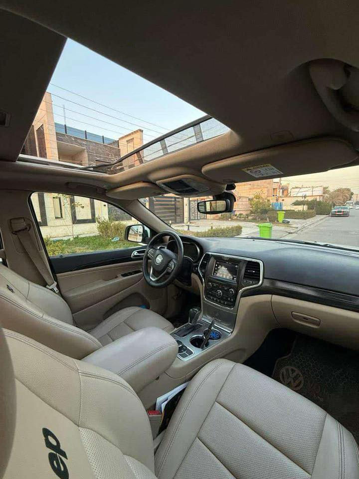 السلام عليكم 
جيب لاريدو موديل 19 خليجي 
مواصفاتها معروفة بيها قطعتين صبغ 
چاملغ وبنيد اثر طخه اثناء دخول السيارة للبيت 
ماشية 100mi كير مكينة مكفولة 
السعر 245 بيها مجال بسيط
موبايل ‭0781 664 8277‬
مكان السيارة صلاح الدين بلد او تكريت
