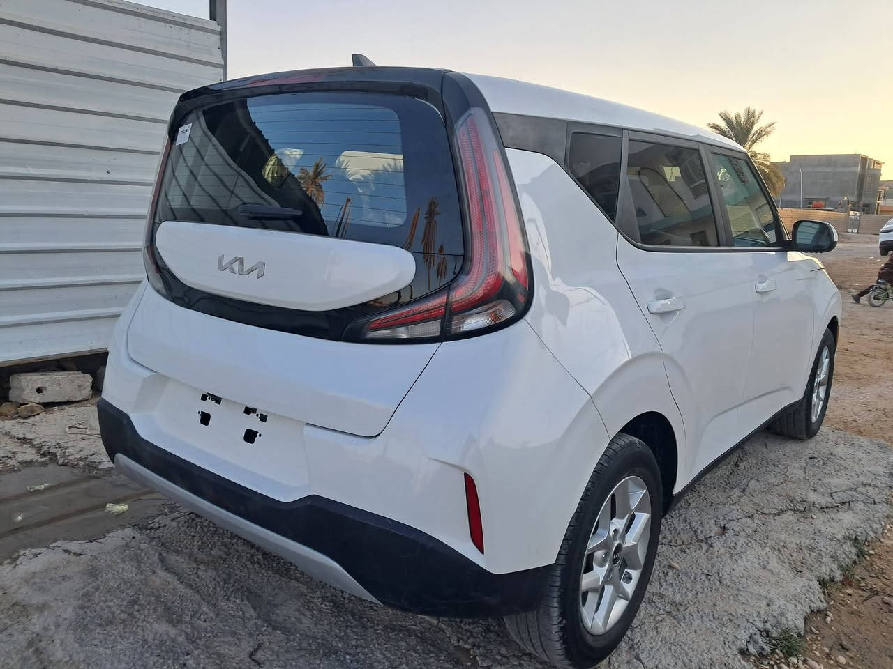 السلام عليكم
كيا صول 2024 دخول جديد 
مواصفات LX معروف 
تحديد مسار 
تحكم استيرن جهتين 
شاشه كامره 
رادار جانبي 
عنوان بابل الجزائر 
رقم ***********
