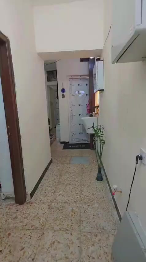 بيت لبيع طابو صرف سند مستقل 56م واقع حال 63
الكفاح ابو سيفين قرب حسينية ابو سيفين 
***********
